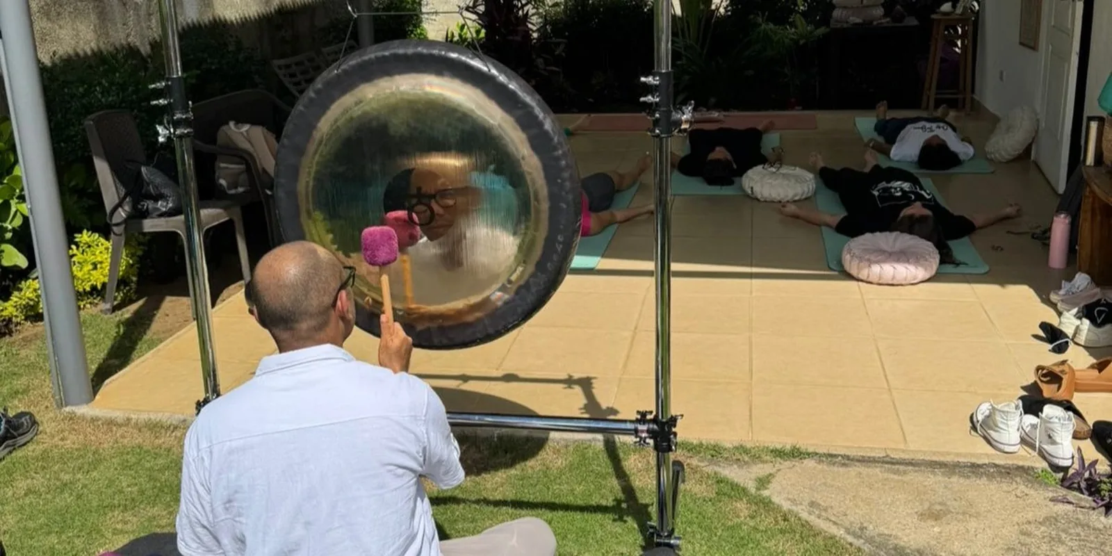 Sesión privada de baño de gong para un grupo en Managua